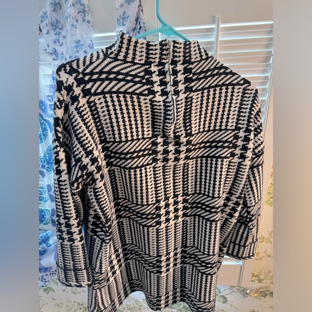 Vintage Max Studio Houndstooth turtleneck sweater